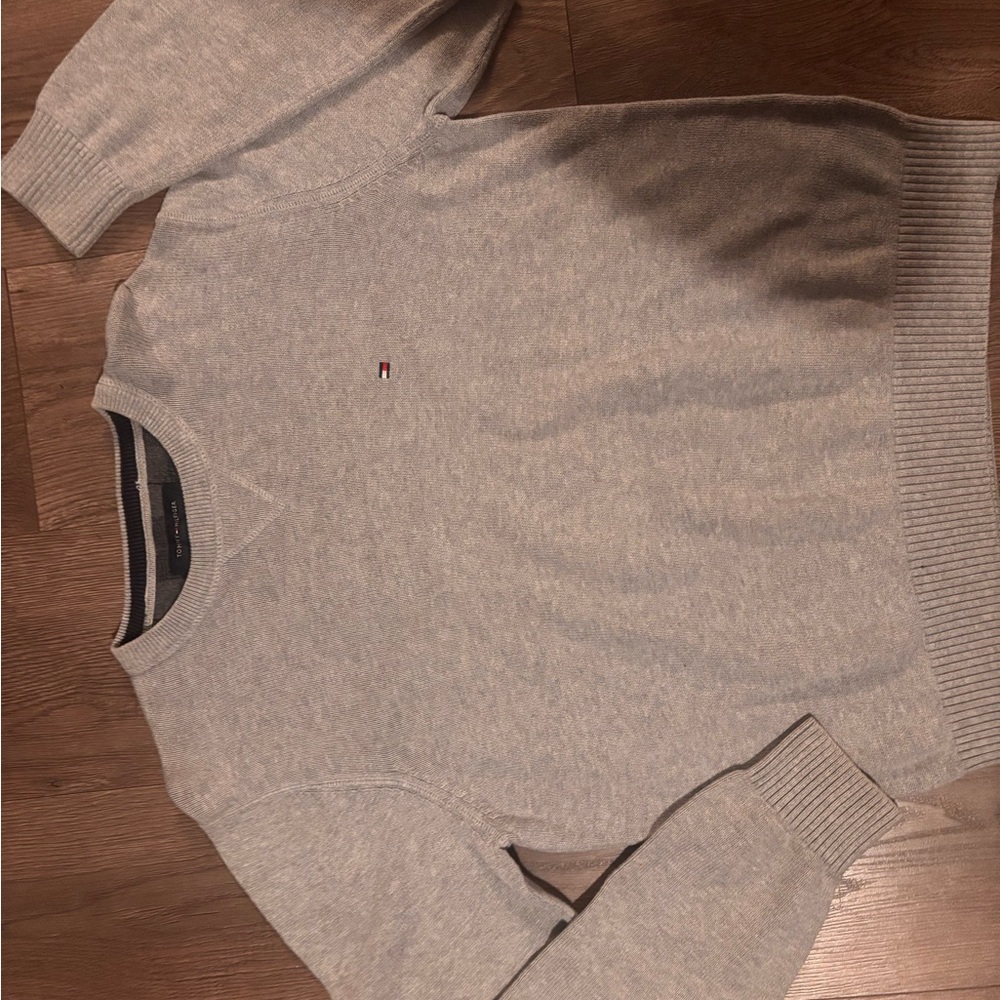 Title
Tommy Hilfiger grey  Crewneck Sweater Jumper men's size medium